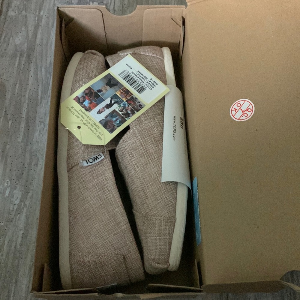 New! Womens TOMS